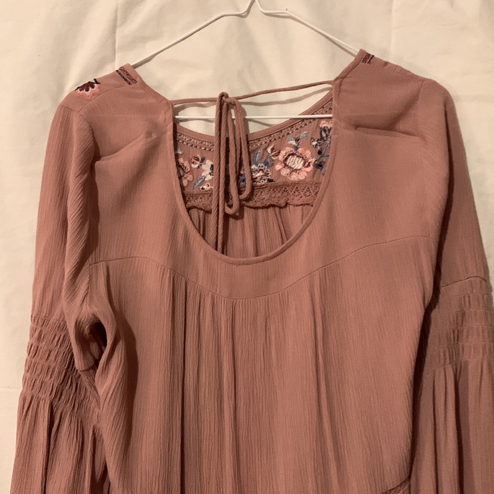 Floral collar, high low shirt - Picture 3 of 4